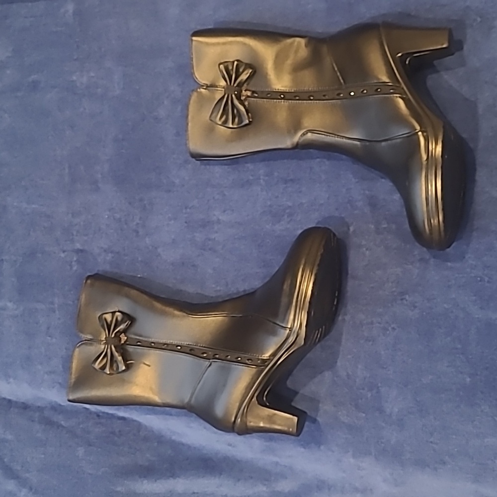Black boots, size 9.5